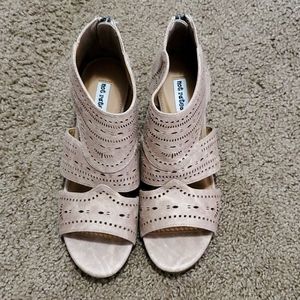 NWT Not Rated Heels